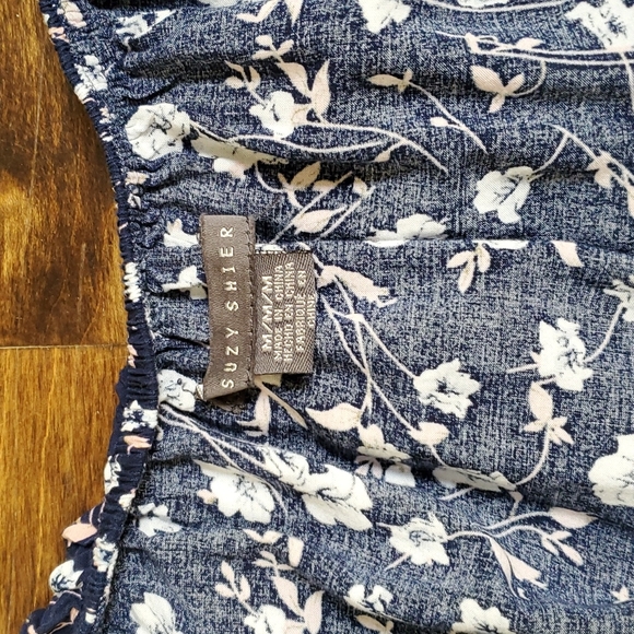 Suzy Shier summer top, off the shoulder, navy blue with flowe pattern. Size M. - Picture 3 of 3
